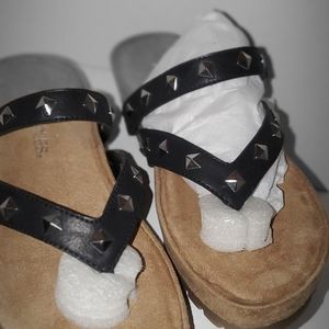 Aerosole's Women Black Leather flip flop with sliver studs